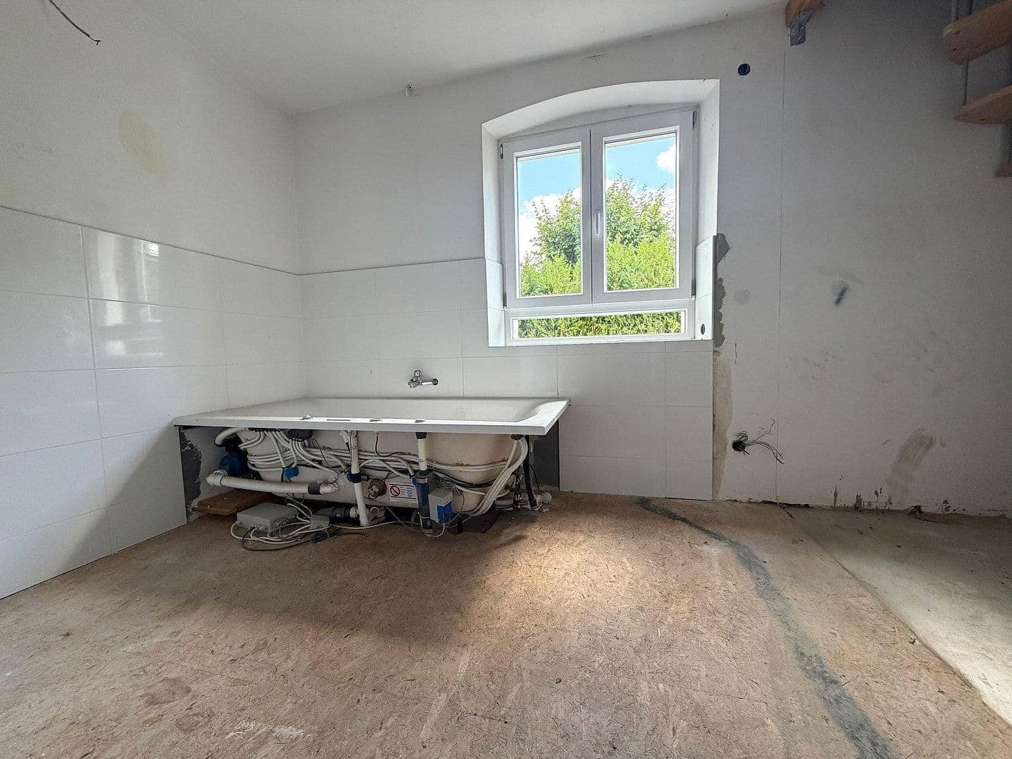 Predaj domu 275 m², pozemok 1.037 m², Bärnreuth 33, Bad Berneck im Fichtelgebirge, Bavorsko Predaj domu 275 m², pozemok 1.037 m², Bärnreuth 33, Bad Berneck im Fichtelgebirge, Bavorsko