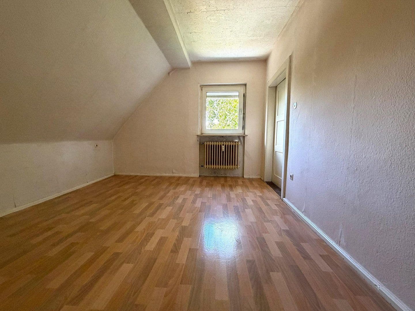 Predaj domu 275 m², pozemok 1.037 m², Bärnreuth 33, Bad Berneck im Fichtelgebirge, Bavorsko Predaj domu 275 m², pozemok 1.037 m², Bärnreuth 33, Bad Berneck im Fichtelgebirge, Bavorsko