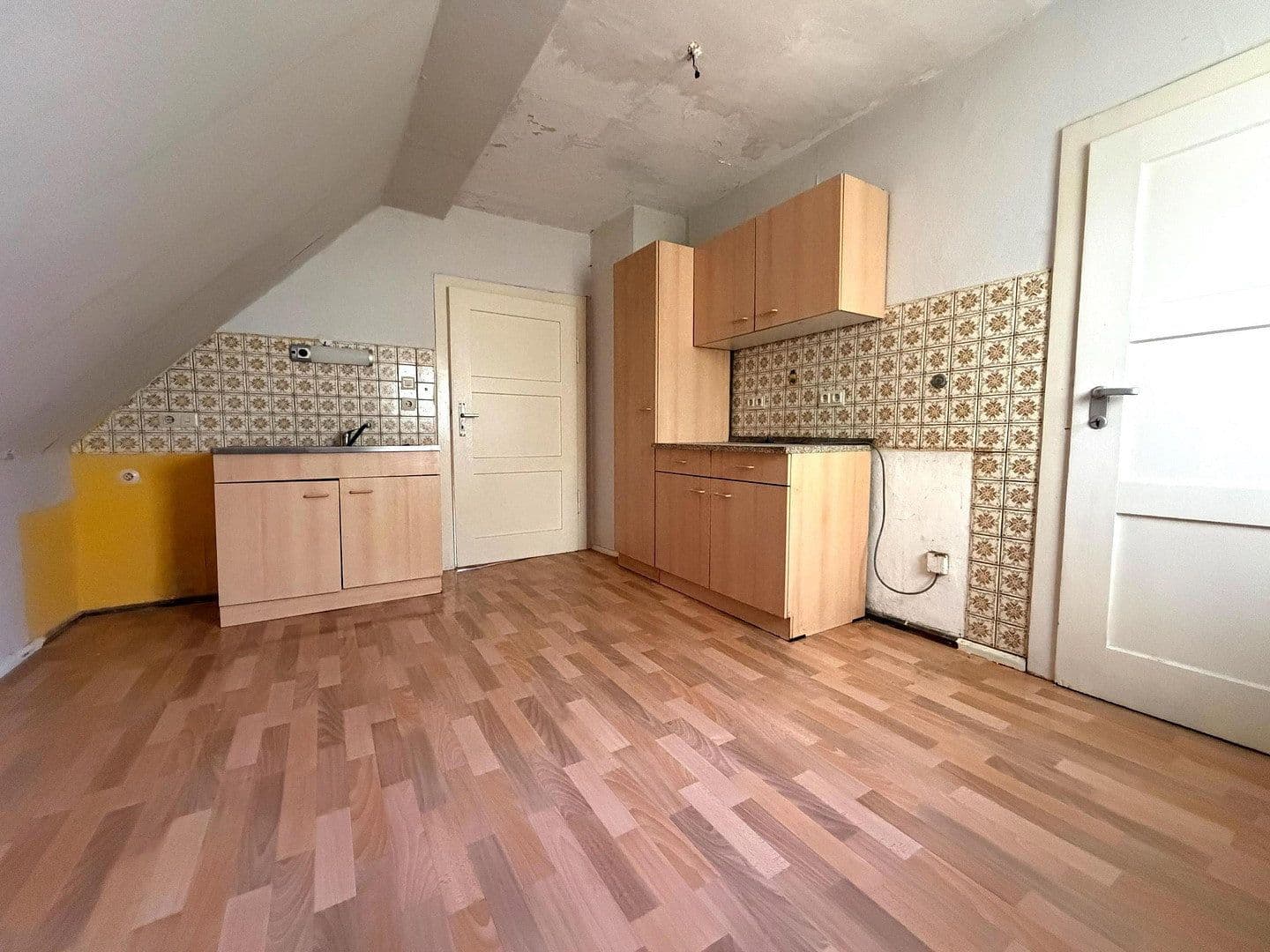 Predaj domu 275 m², pozemok 1.037 m², Bärnreuth 33, Bad Berneck im Fichtelgebirge, Bavorsko Predaj domu 275 m², pozemok 1.037 m², Bärnreuth 33, Bad Berneck im Fichtelgebirge, Bavorsko