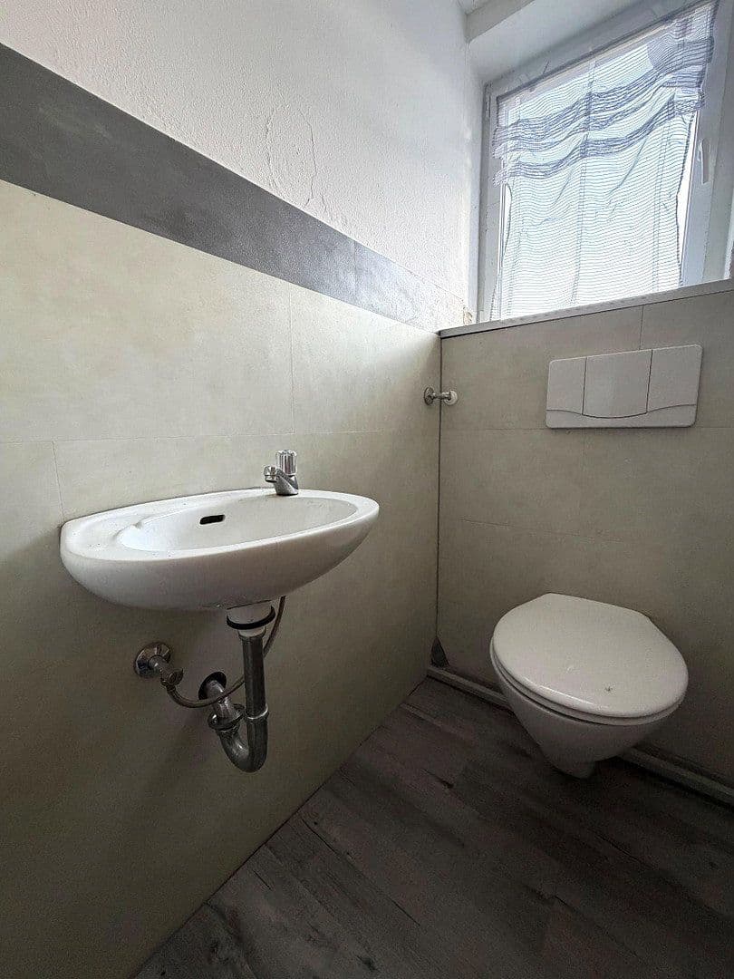 Predaj domu 275 m², pozemok 1.037 m², Bärnreuth 33, Bad Berneck im Fichtelgebirge, Bavorsko Predaj domu 275 m², pozemok 1.037 m², Bärnreuth 33, Bad Berneck im Fichtelgebirge, Bavorsko