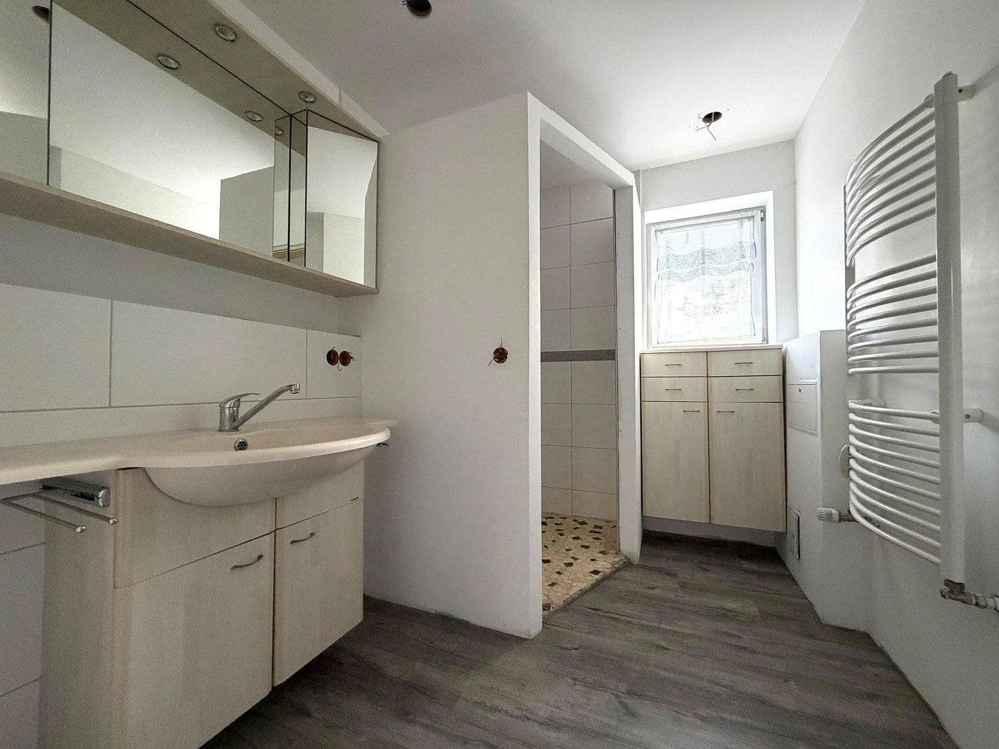 Predaj domu 275 m², pozemok 1.037 m², Bärnreuth 33, Bad Berneck im Fichtelgebirge, Bavorsko Predaj domu 275 m², pozemok 1.037 m², Bärnreuth 33, Bad Berneck im Fichtelgebirge, Bavorsko