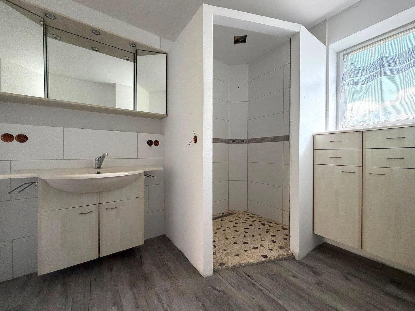 Predaj domu 275 m², pozemok 1.037 m², Bärnreuth 33, Bad Berneck im Fichtelgebirge, Bavorsko Predaj domu 275 m², pozemok 1.037 m², Bärnreuth 33, Bad Berneck im Fichtelgebirge, Bavorsko