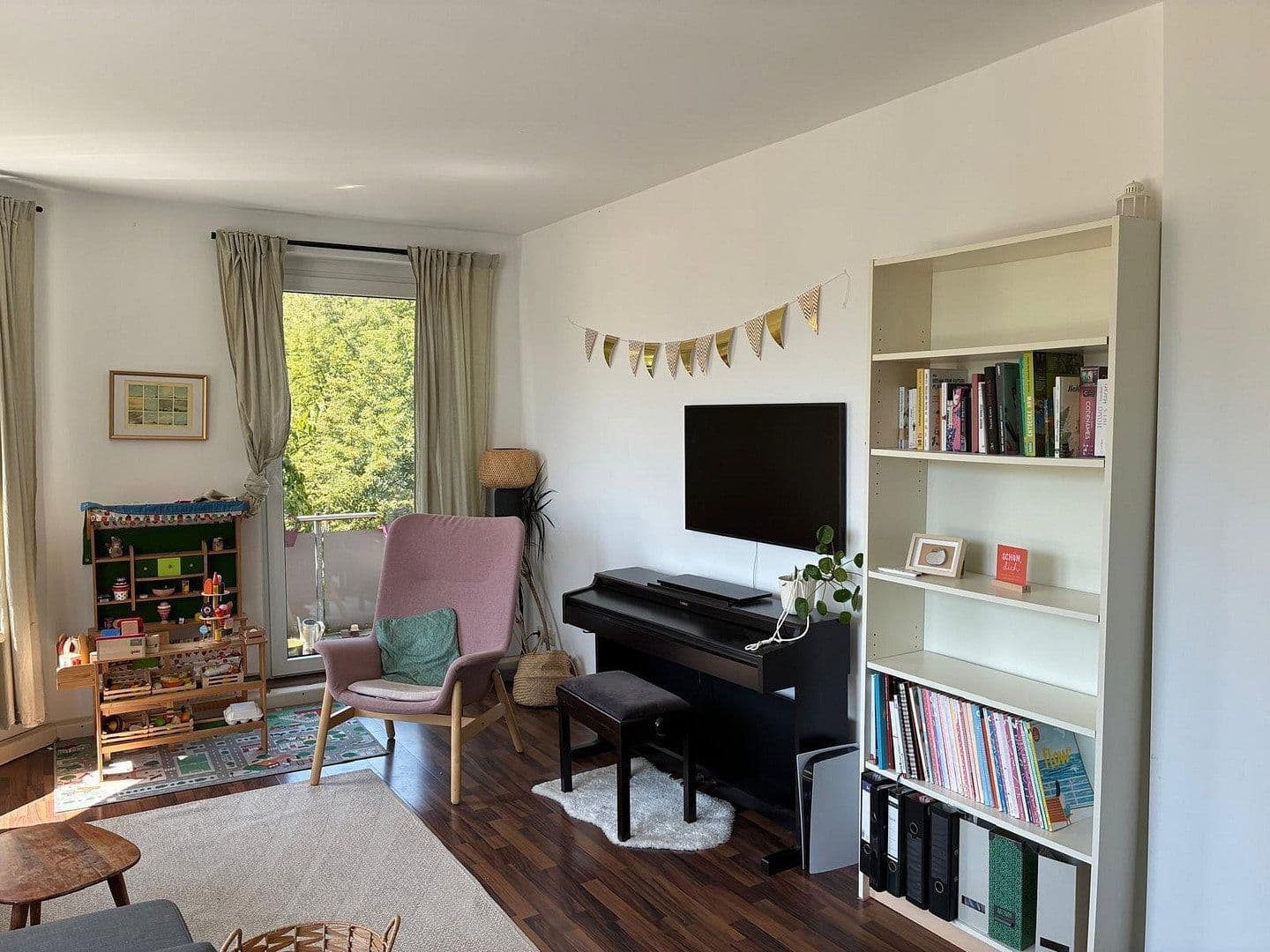Prenájom bytu 3-izbový 80 m², Almastr. 11, Essen, Severné Porýnie - Westfálsko Prenájom bytu 3-izbový 80 m², Almastr. 11, Essen, Severné Porýnie - Westfálsko