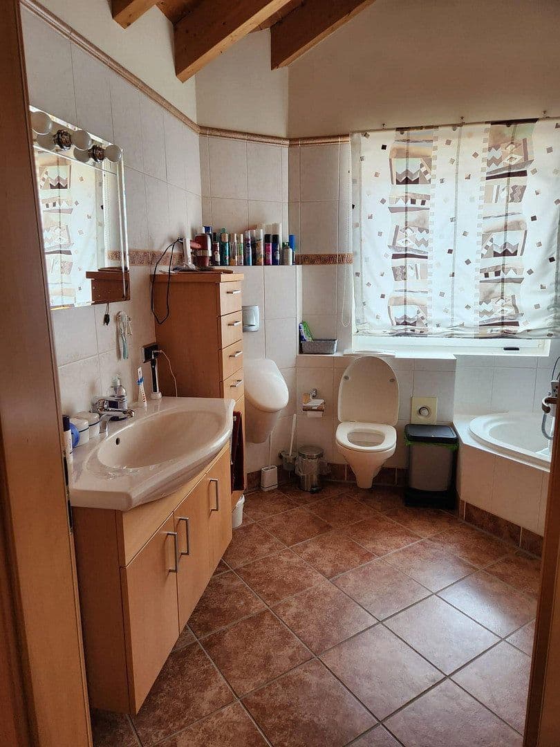 Prenájom domu 110 m², pozemok 400 m², Mühlbachstr., 14/b, Ebermannstadt, Bavorsko Prenájom domu 110 m², pozemok 400 m², Mühlbachstr., 14/b, Ebermannstadt, Bavorsko