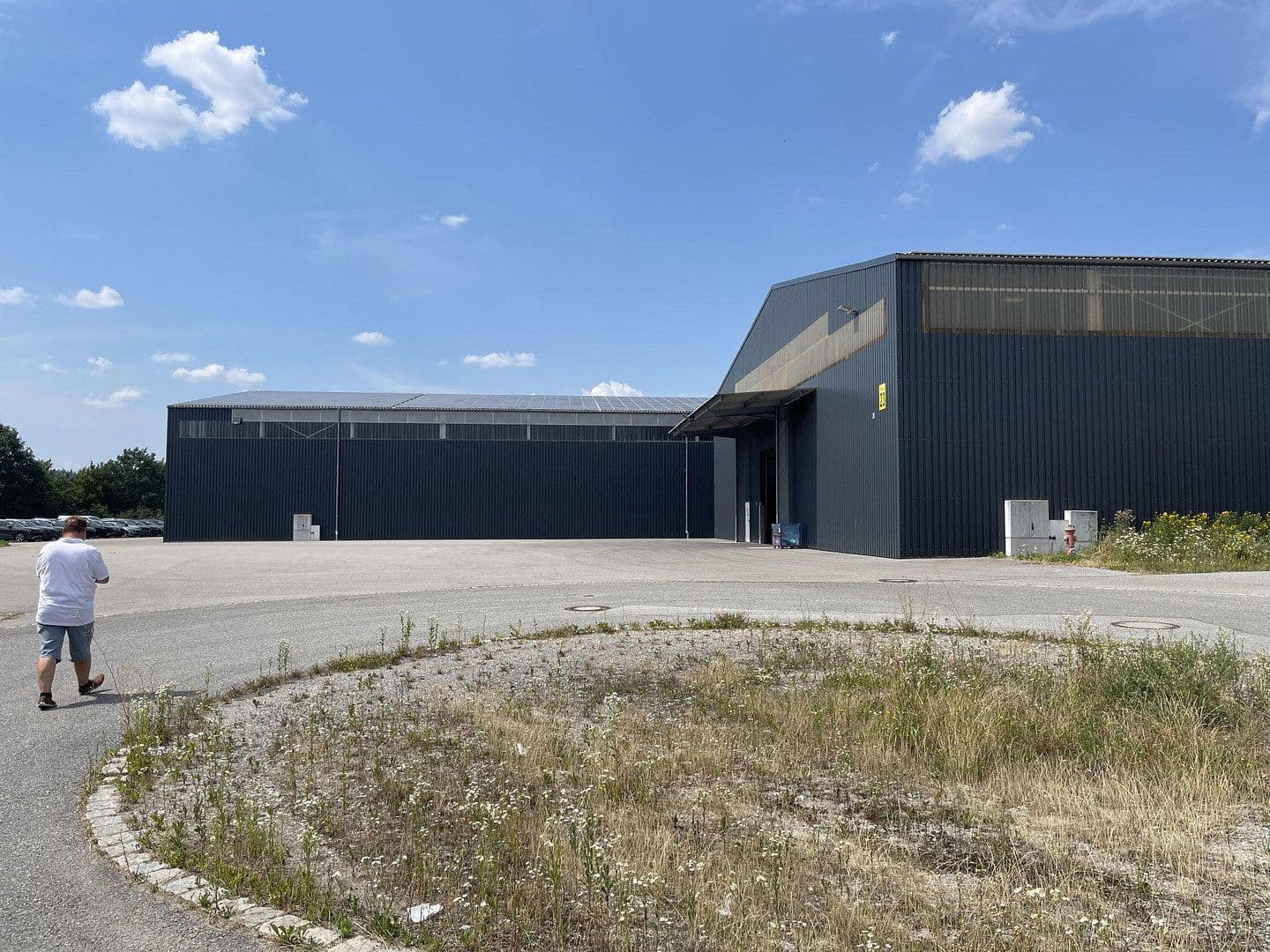 Prenájom nebytového priestoru 1.505 m², Im Gewerbepark 1, Hunderdorf, Bavorsko Prenájom nebytového priestoru 1.505 m², Im Gewerbepark 1, Hunderdorf, Bavorsko