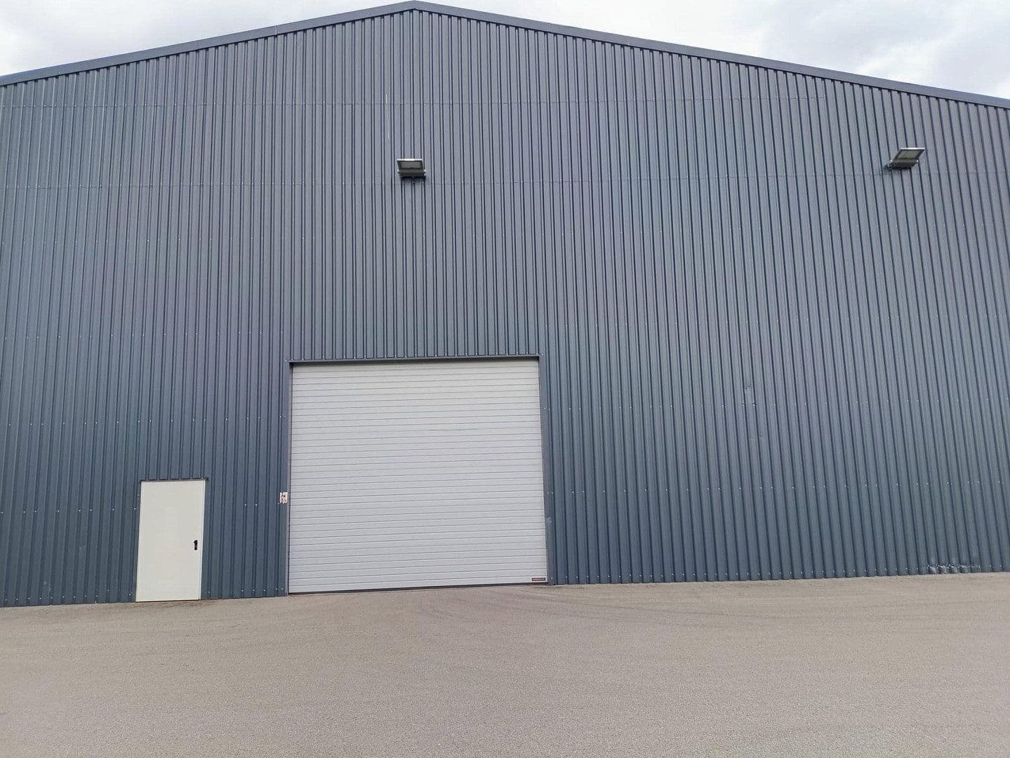 Prenájom nebytového priestoru 1.505 m², Im Gewerbepark 1, Hunderdorf, Bavorsko Prenájom nebytového priestoru 1.505 m², Im Gewerbepark 1, Hunderdorf, Bavorsko