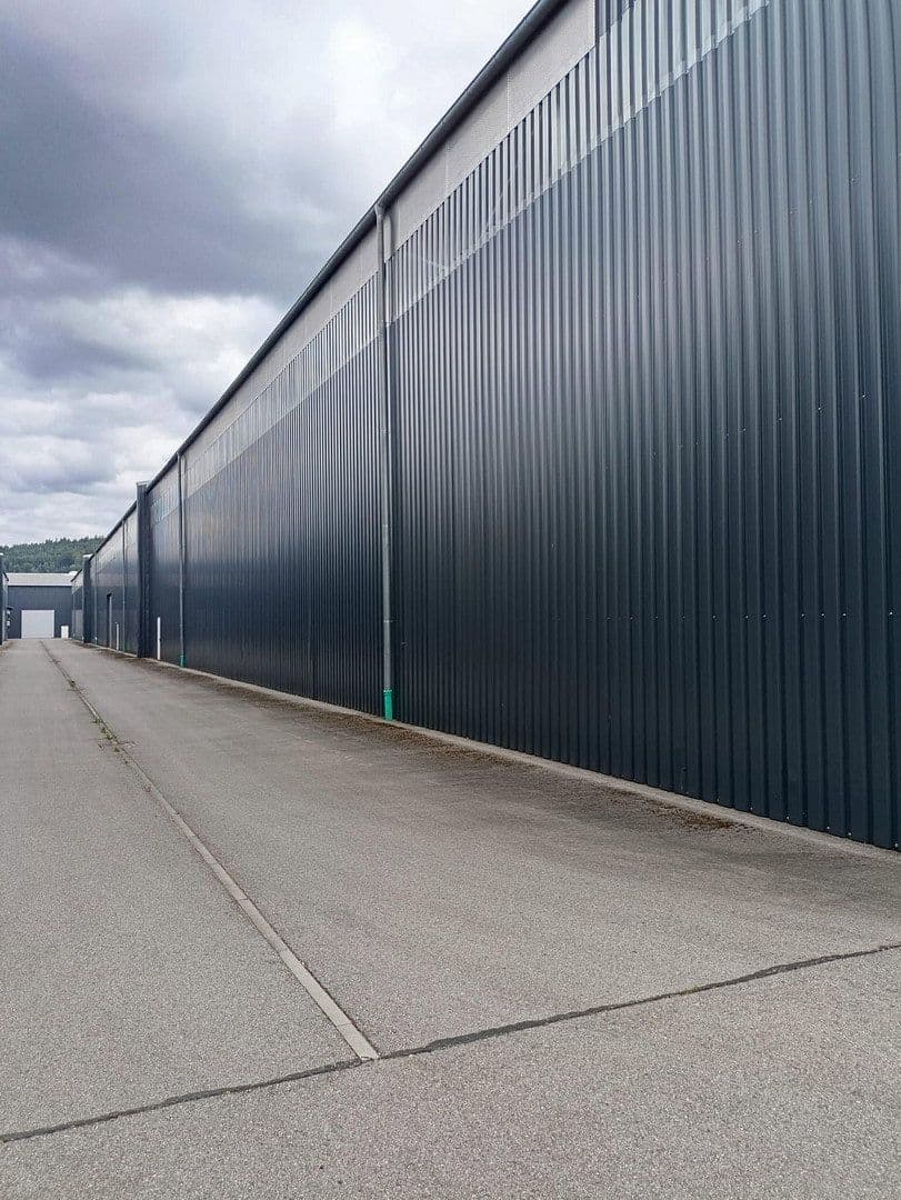 Prenájom nebytového priestoru 1.899 m², Im Gewerbepark 1, Hunderdorf, Bavorsko Prenájom nebytového priestoru 1.899 m², Im Gewerbepark 1, Hunderdorf, Bavorsko