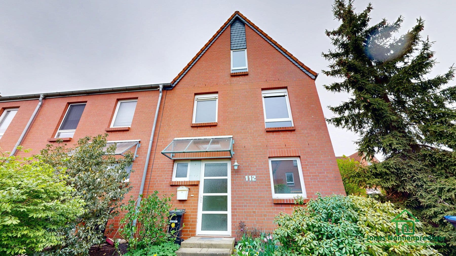 Predaj domu 151 m², pozemok 227 m², Nedderfeld 112, Schwerin, Meklenbursko-Predpomoransko Predaj domu 151 m², pozemok 227 m², Nedderfeld 112, Schwerin, Meklenbursko-Predpomoransko
