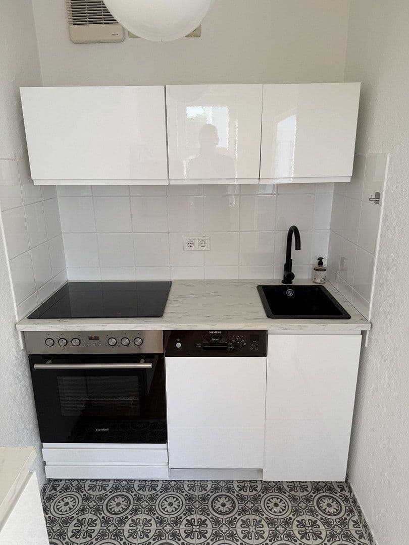 Predaj bytu 1-izbový 33 m², Rosmarinstr. 22, Düsseldorf, Severné Porýnie - Westfálsko Predaj bytu 1-izbový 33 m², Rosmarinstr. 22, Düsseldorf, Severné Porýnie - Westfálsko