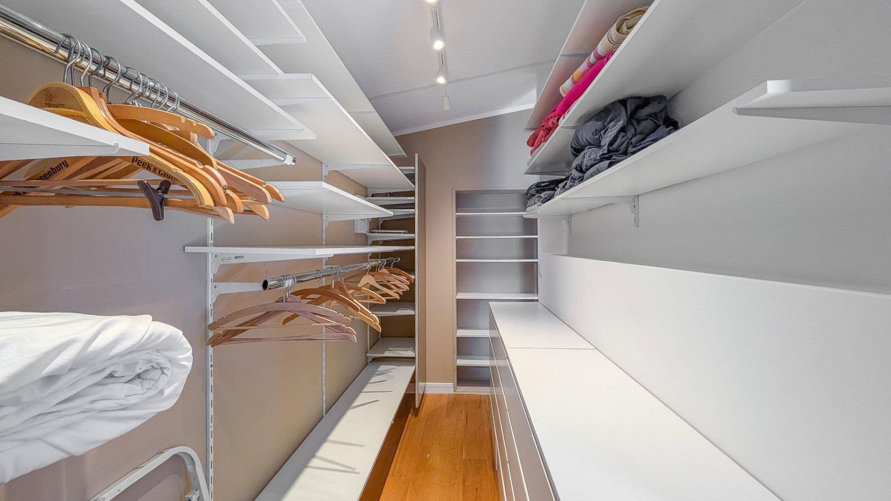 Predaj domu 291 m², pozemok 2.464 m², Daimlerstr. 14, Taunusstein, Hesensko Predaj domu 291 m², pozemok 2.464 m², Daimlerstr. 14, Taunusstein, Hesensko