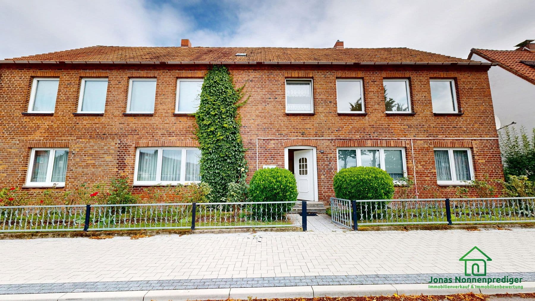 Predaj domu 296 m², pozemok 964 m², Gadebuscher Straße 136, Schwerin, Meklenbursko-Predpomoransko Predaj domu 296 m², pozemok 964 m², Gadebuscher Straße 136, Schwerin, Meklenbursko-Predpomoransko