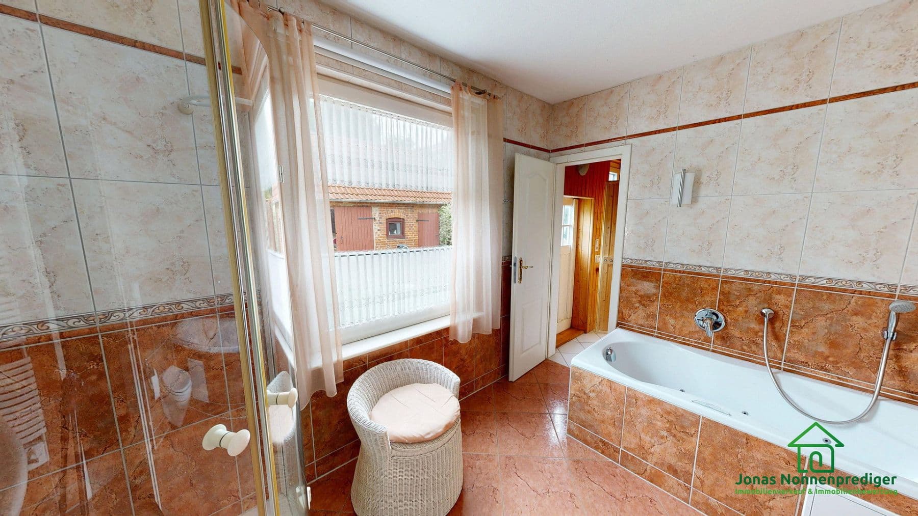 Predaj domu 296 m², pozemok 964 m², Gadebuscher Straße 136, Schwerin, Meklenbursko-Predpomoransko Predaj domu 296 m², pozemok 964 m², Gadebuscher Straße 136, Schwerin, Meklenbursko-Predpomoransko