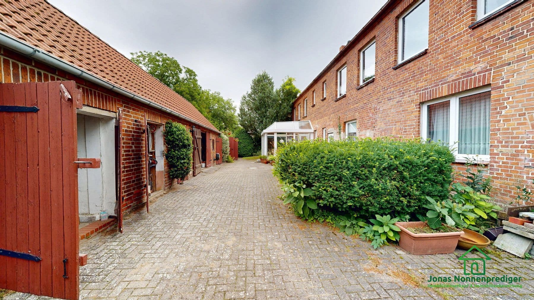 Predaj domu 296 m², pozemok 964 m², Gadebuscher Straße 136, Schwerin, Meklenbursko-Predpomoransko Predaj domu 296 m², pozemok 964 m², Gadebuscher Straße 136, Schwerin, Meklenbursko-Predpomoransko
