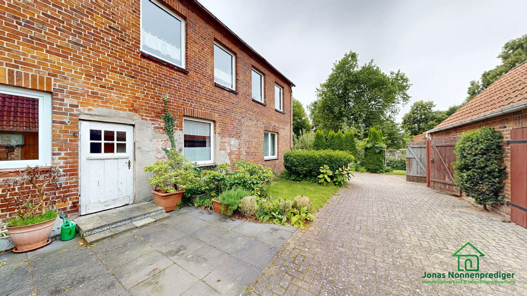 Predaj domu 296 m², pozemok 964 m², Gadebuscher Straße 136, Schwerin, Meklenbursko-Predpomoransko Predaj domu 296 m², pozemok 964 m², Gadebuscher Straße 136, Schwerin, Meklenbursko-Predpomoransko