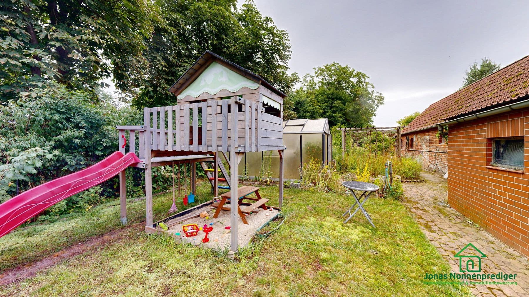 Predaj domu 296 m², pozemok 964 m², Gadebuscher Straße 136, Schwerin, Meklenbursko-Predpomoransko Predaj domu 296 m², pozemok 964 m², Gadebuscher Straße 136, Schwerin, Meklenbursko-Predpomoransko
