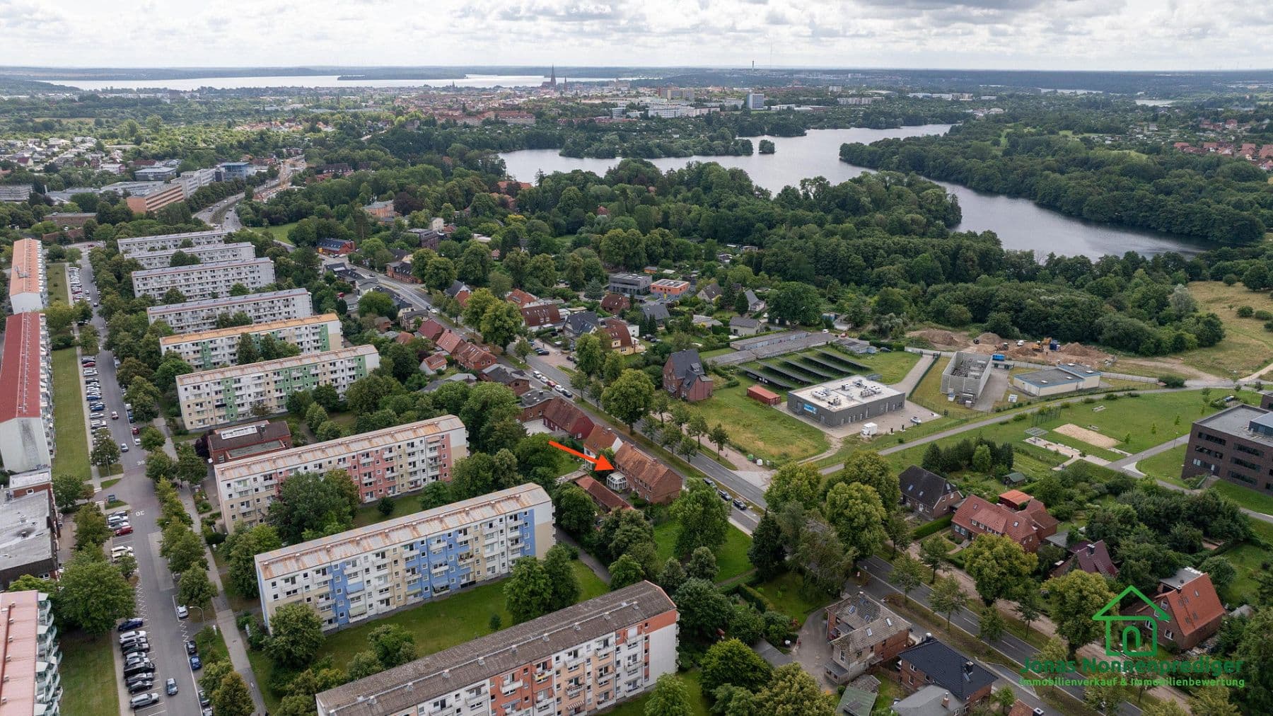 Predaj domu 296 m², pozemok 964 m², Gadebuscher Straße 136, Schwerin, Meklenbursko-Predpomoransko Predaj domu 296 m², pozemok 964 m², Gadebuscher Straße 136, Schwerin, Meklenbursko-Predpomoransko