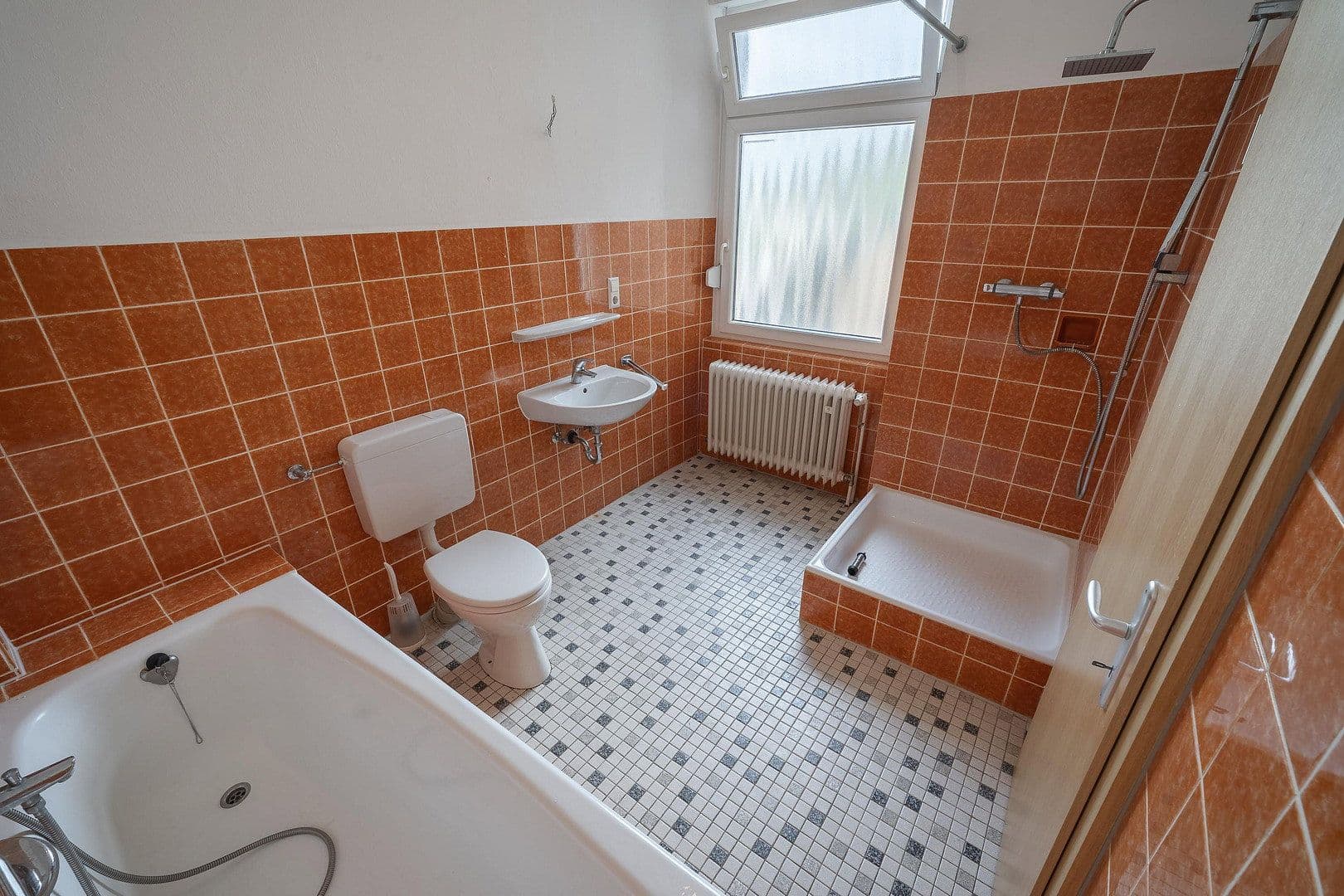Predaj domu 262 m², pozemok 376 m², In der Märtschelt 8, Cochem, Porýnie-Falcko Predaj domu 262 m², pozemok 376 m², In der Märtschelt 8, Cochem, Porýnie-Falcko