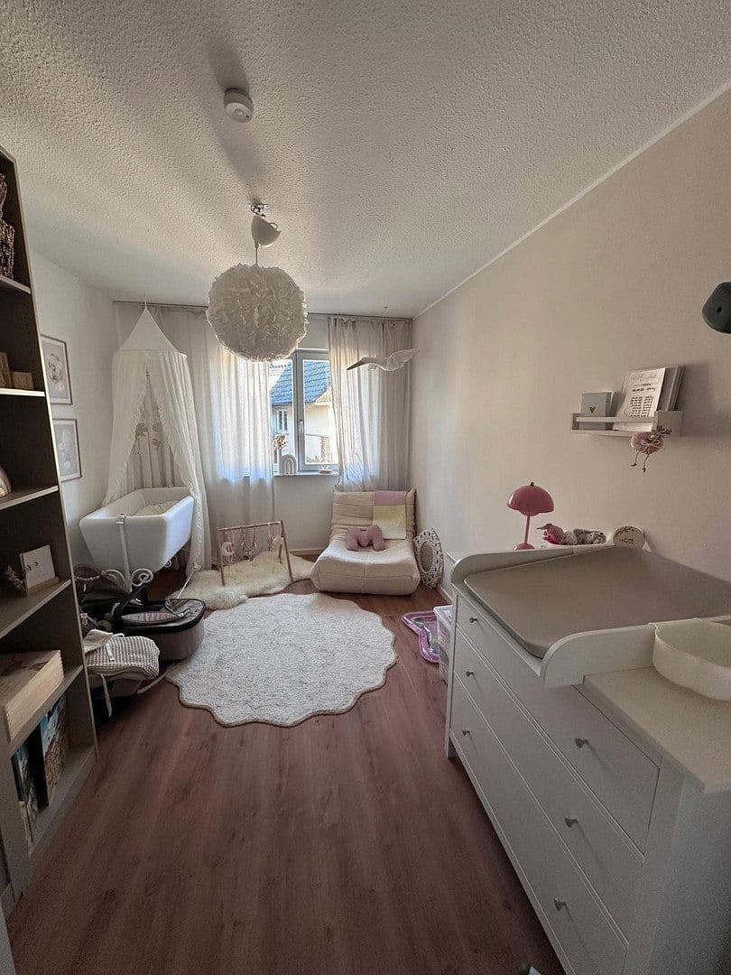 Prenájom bytu 3-izbový 78 m², Flörsheim, Hesensko Prenájom bytu 3-izbový 78 m², Flörsheim, Hesensko