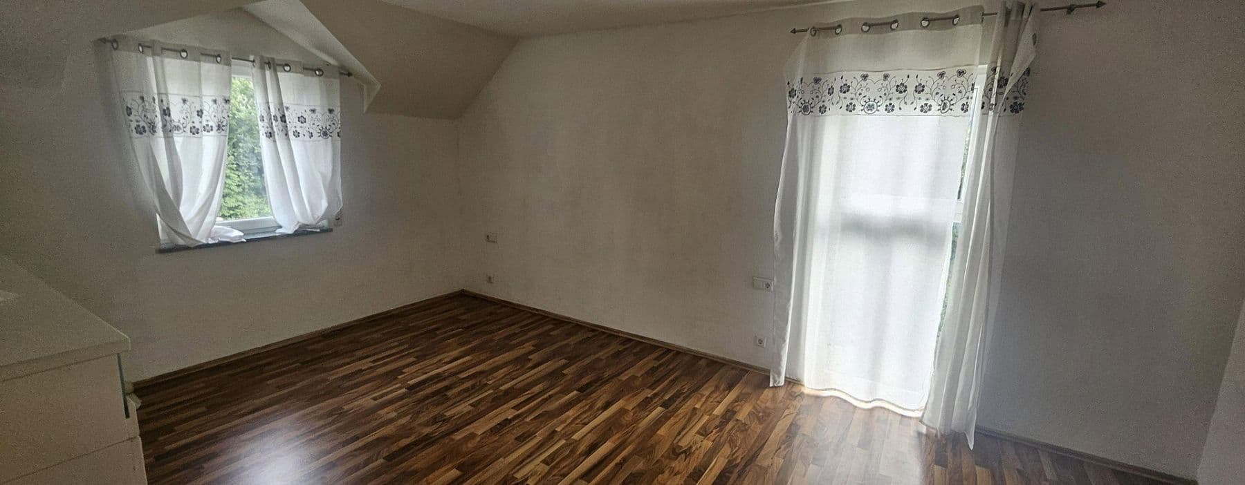 Predaj domu 209 m², pozemok 334 m², Lichtensteinstr., 64, Reutlingen, Bádensko-Wurttembersko Predaj domu 209 m², pozemok 334 m², Lichtensteinstr., 64, Reutlingen, Bádensko-Wurttembersko