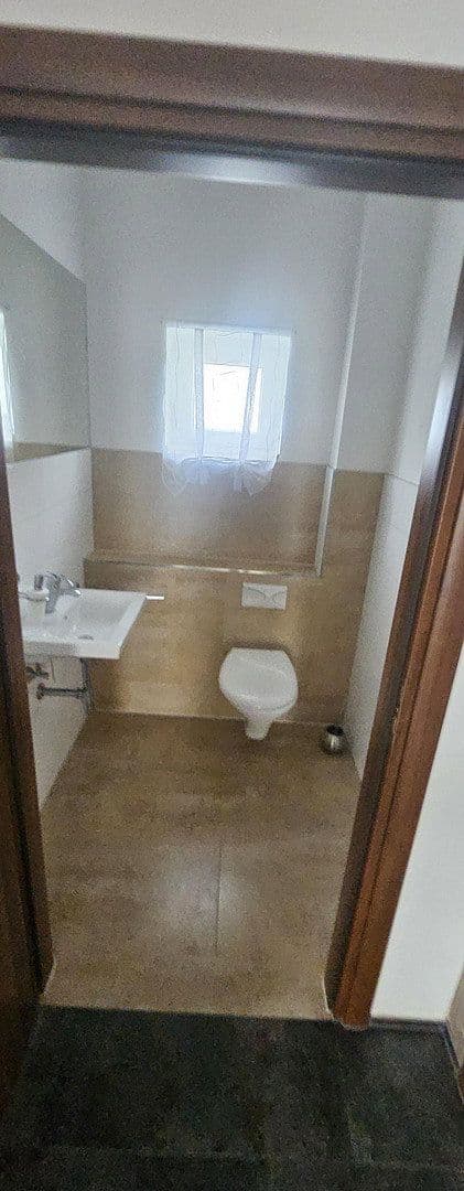 Predaj domu 209 m², pozemok 334 m², Lichtensteinstr., 64, Reutlingen, Bádensko-Wurttembersko Predaj domu 209 m², pozemok 334 m², Lichtensteinstr., 64, Reutlingen, Bádensko-Wurttembersko