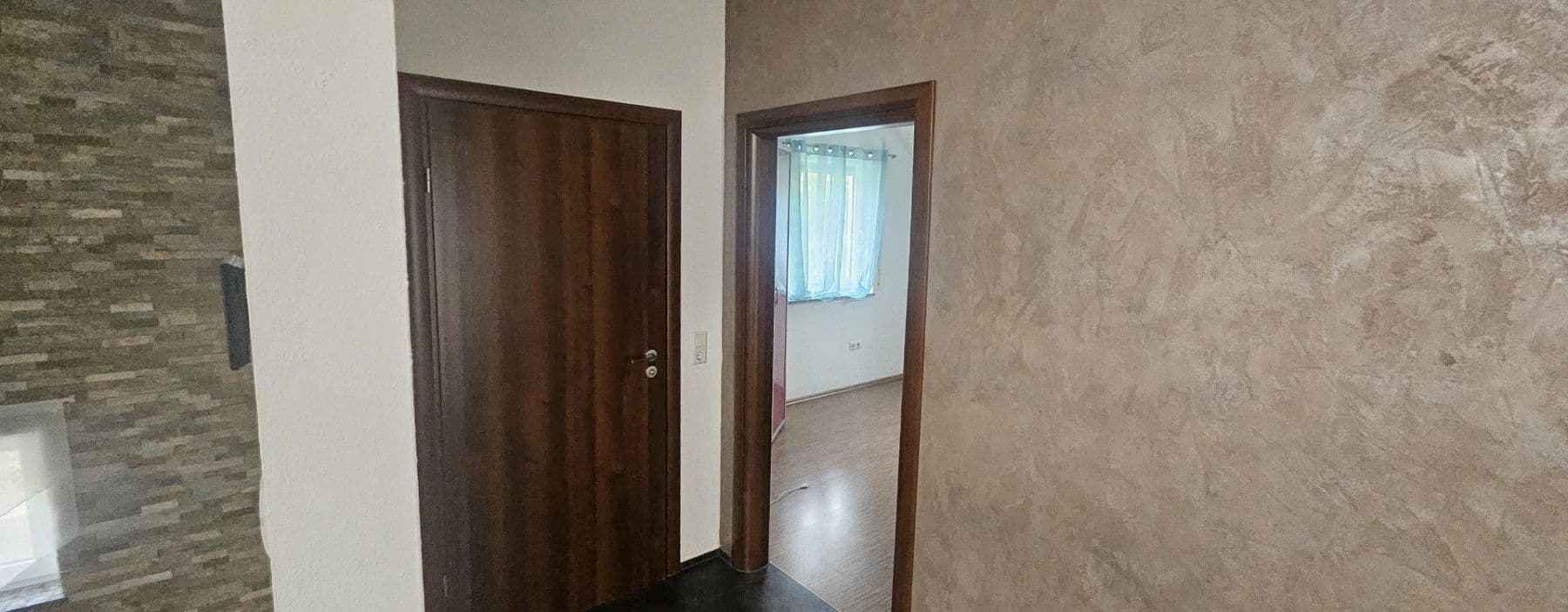 Predaj domu 209 m², pozemok 334 m², Lichtensteinstr., 64, Reutlingen, Bádensko-Wurttembersko Predaj domu 209 m², pozemok 334 m², Lichtensteinstr., 64, Reutlingen, Bádensko-Wurttembersko