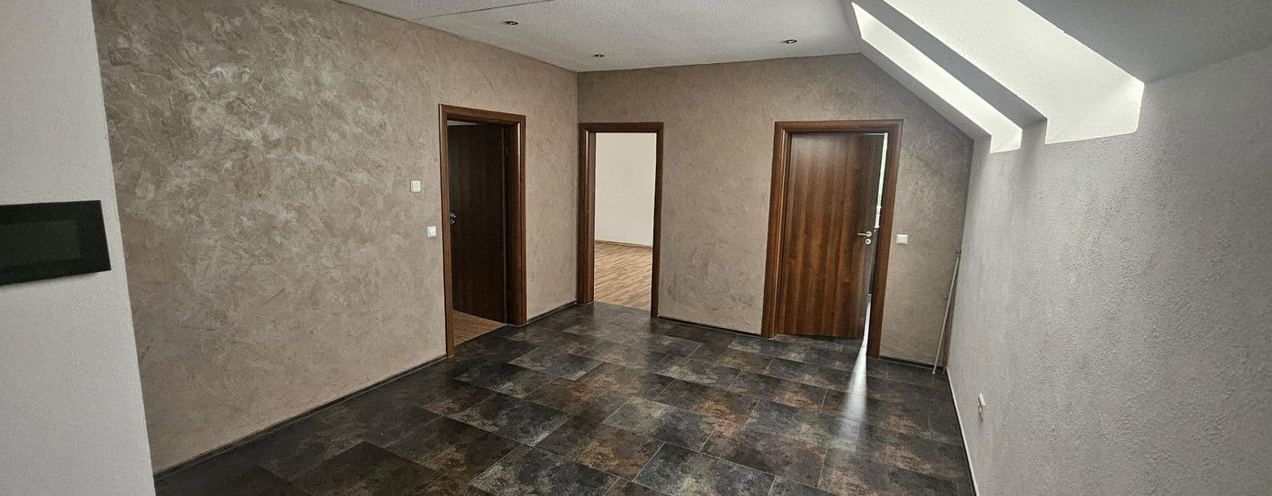 Predaj domu 209 m², pozemok 334 m², Lichtensteinstr., 64, Reutlingen, Bádensko-Wurttembersko Predaj domu 209 m², pozemok 334 m², Lichtensteinstr., 64, Reutlingen, Bádensko-Wurttembersko