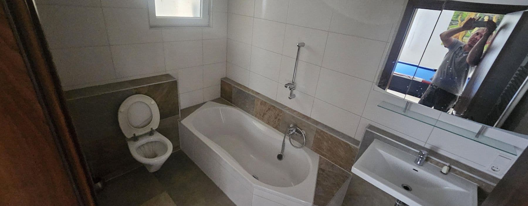 Predaj domu 209 m², pozemok 334 m², Lichtensteinstr., 64, Reutlingen, Bádensko-Wurttembersko Predaj domu 209 m², pozemok 334 m², Lichtensteinstr., 64, Reutlingen, Bádensko-Wurttembersko