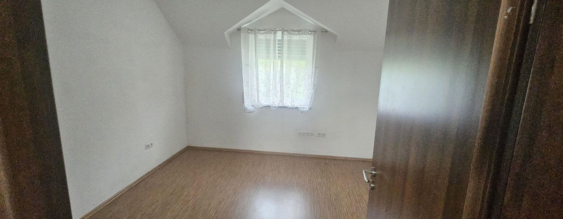 Predaj domu 209 m², pozemok 334 m², Lichtensteinstr., 64, Reutlingen, Bádensko-Wurttembersko Predaj domu 209 m², pozemok 334 m², Lichtensteinstr., 64, Reutlingen, Bádensko-Wurttembersko