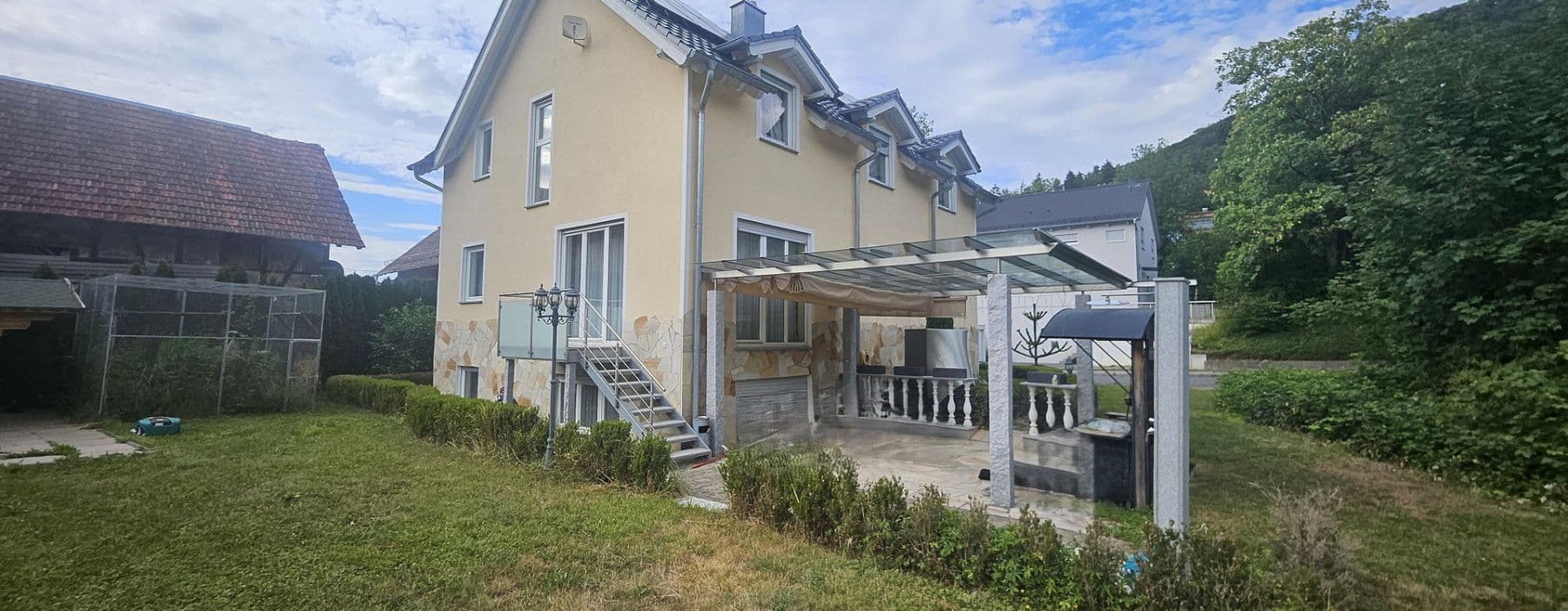 Predaj domu 209 m², pozemok 334 m², Lichtensteinstr., 64, Reutlingen, Bádensko-Wurttembersko Predaj domu 209 m², pozemok 334 m², Lichtensteinstr., 64, Reutlingen, Bádensko-Wurttembersko
