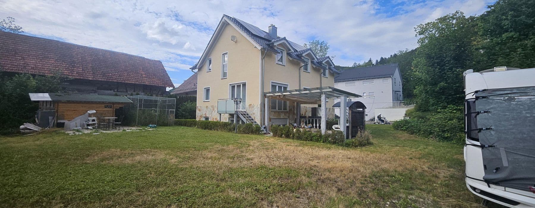 Predaj domu 209 m², pozemok 334 m², Lichtensteinstr., 64, Reutlingen, Bádensko-Wurttembersko Predaj domu 209 m², pozemok 334 m², Lichtensteinstr., 64, Reutlingen, Bádensko-Wurttembersko