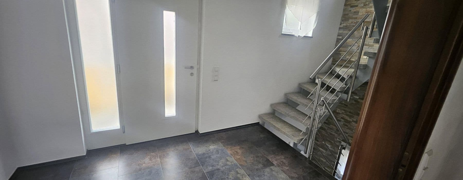 Predaj domu 209 m², pozemok 334 m², Lichtensteinstr., 64, Reutlingen, Bádensko-Wurttembersko Predaj domu 209 m², pozemok 334 m², Lichtensteinstr., 64, Reutlingen, Bádensko-Wurttembersko