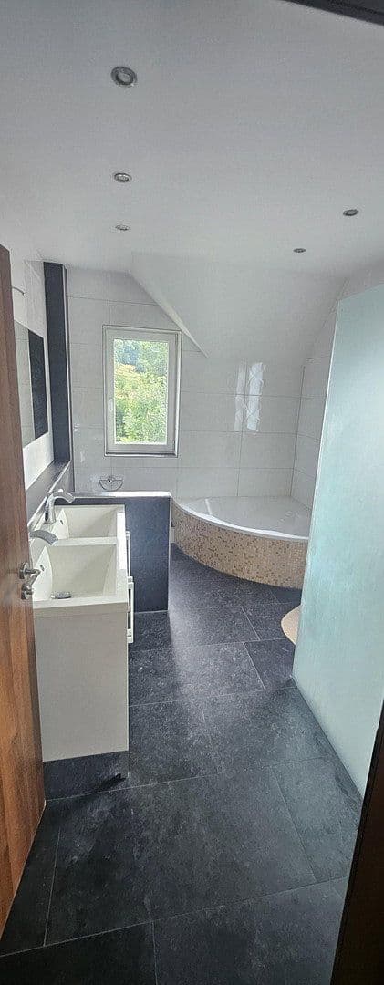 Predaj domu 209 m², pozemok 334 m², Lichtensteinstr., 64, Reutlingen, Bádensko-Wurttembersko Predaj domu 209 m², pozemok 334 m², Lichtensteinstr., 64, Reutlingen, Bádensko-Wurttembersko