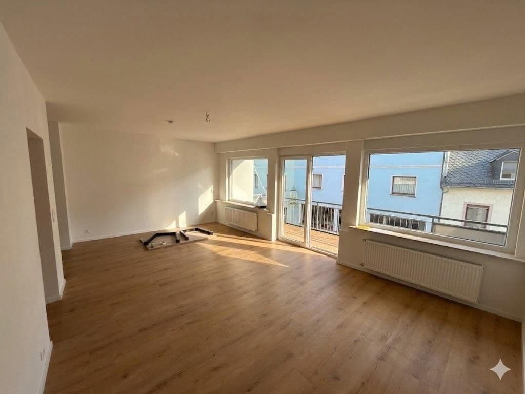 Prenájom bytu 3-izbový 130 m², Schlossberg 1, Sankt Goar, Porýnie-Falcko Prenájom bytu 3-izbový 130 m², Schlossberg 1, Sankt Goar, Porýnie-Falcko