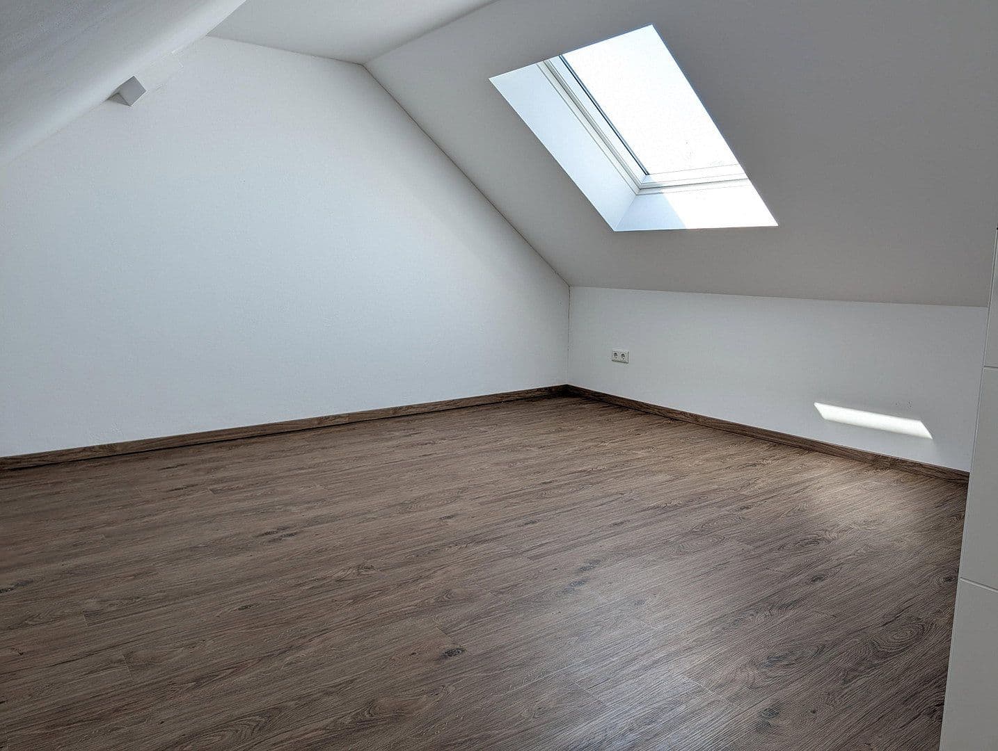 Prenájom bytu 3-izbový 102 m², Harleshäuser Straße 133, Kassel, Hesensko Prenájom bytu 3-izbový 102 m², Harleshäuser Straße 133, Kassel, Hesensko