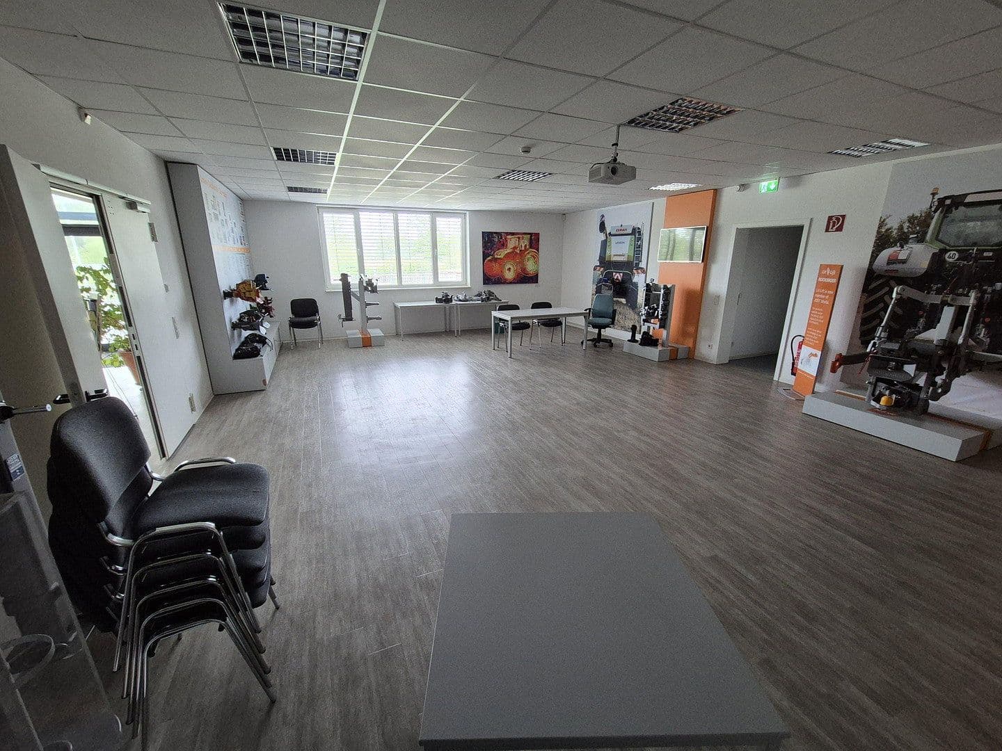 Prenájom nebytového priestoru 24.948 m², Lauchaer Höhe 29, Hörsel, Durínsko Prenájom nebytového priestoru 24.948 m², Lauchaer Höhe 29, Hörsel, Durínsko