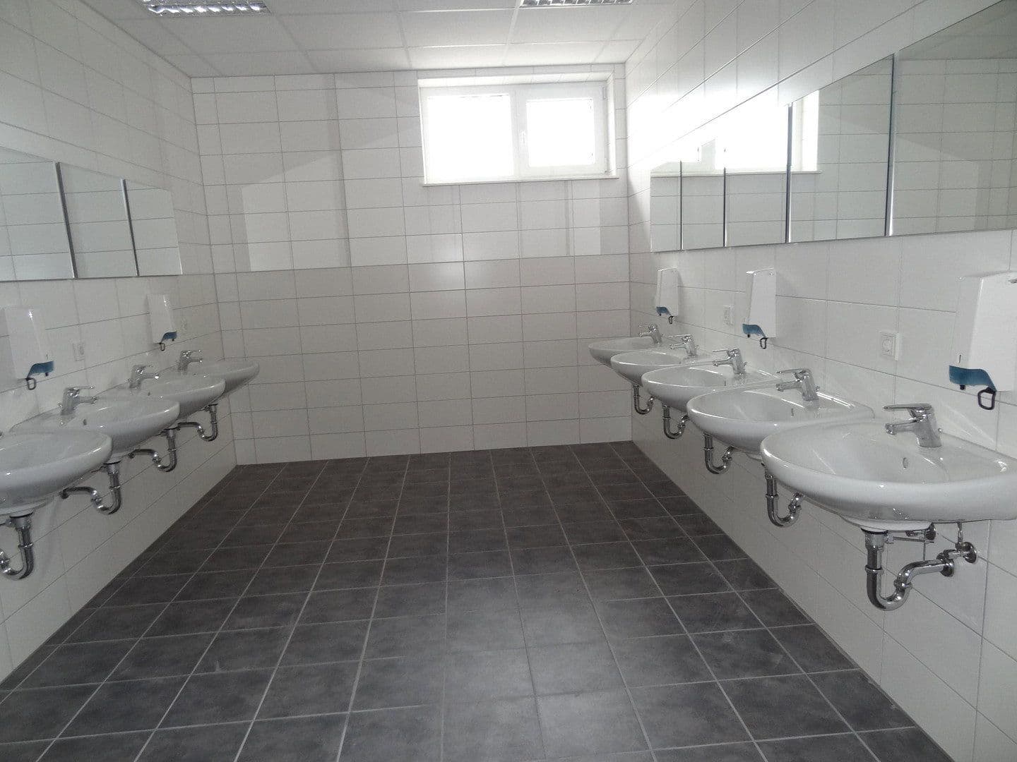 Prenájom nebytového priestoru 24.948 m², Lauchaer Höhe 29, Hörsel, Durínsko Prenájom nebytového priestoru 24.948 m², Lauchaer Höhe 29, Hörsel, Durínsko