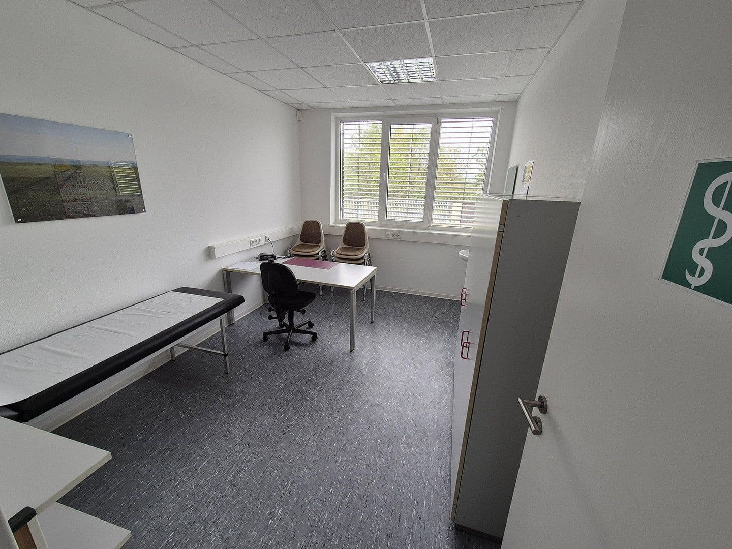 Prenájom nebytového priestoru 24.948 m², Lauchaer Höhe 29, Hörsel, Durínsko Prenájom nebytového priestoru 24.948 m², Lauchaer Höhe 29, Hörsel, Durínsko