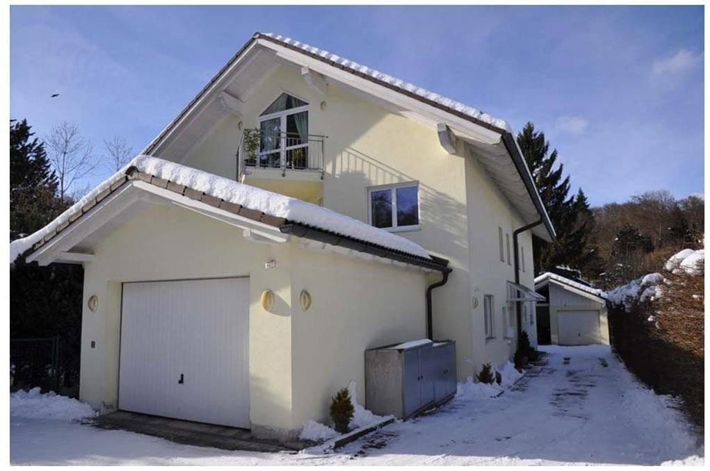 Predaj domu 180 m², pozemok 388 m², Watzmannstrasse 7, Starnberg, Bavorsko Predaj domu 180 m², pozemok 388 m², Watzmannstrasse 7, Starnberg, Bavorsko