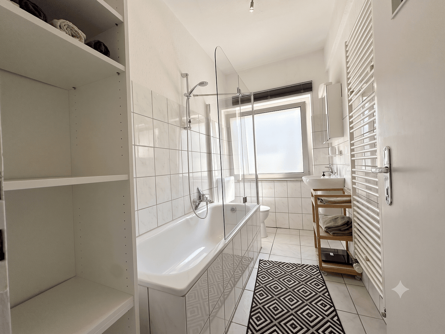 Predaj bytu 2-izbový 57 m², Wormser Str. 49, Köln, Severné Porýnie - Westfálsko Predaj bytu 2-izbový 57 m², Wormser Str. 49, Köln, Severné Porýnie - Westfálsko