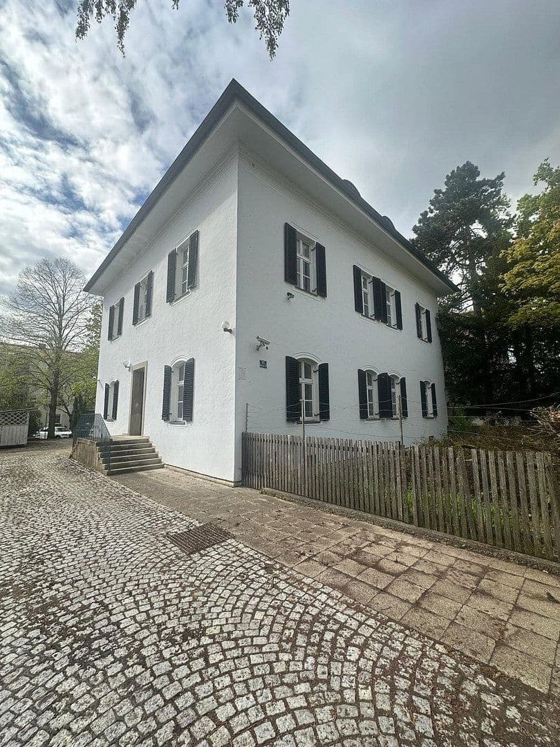 Predaj domu 392 m², pozemok 808 m², Ingolstadt, Bavorsko Predaj domu 392 m², pozemok 808 m², Ingolstadt, Bavorsko