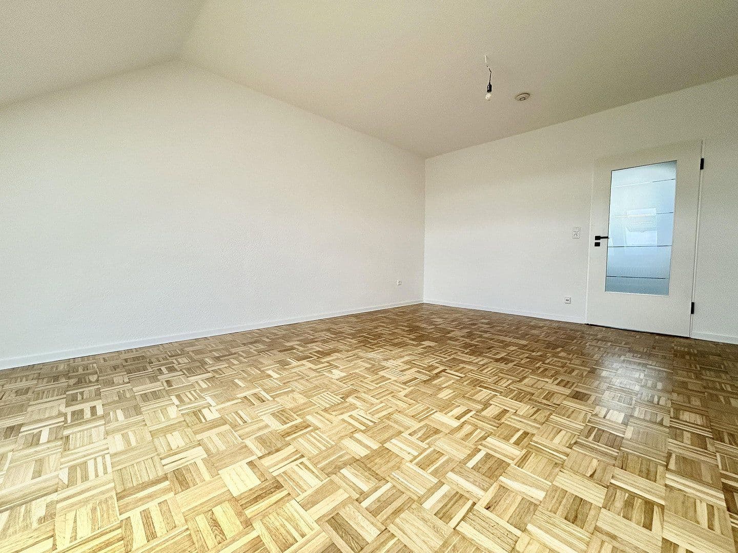 Prenájom bytu 3-izbový 56 m², Pattensen, Dolné Sasko Prenájom bytu 3-izbový 56 m², Pattensen, Dolné Sasko