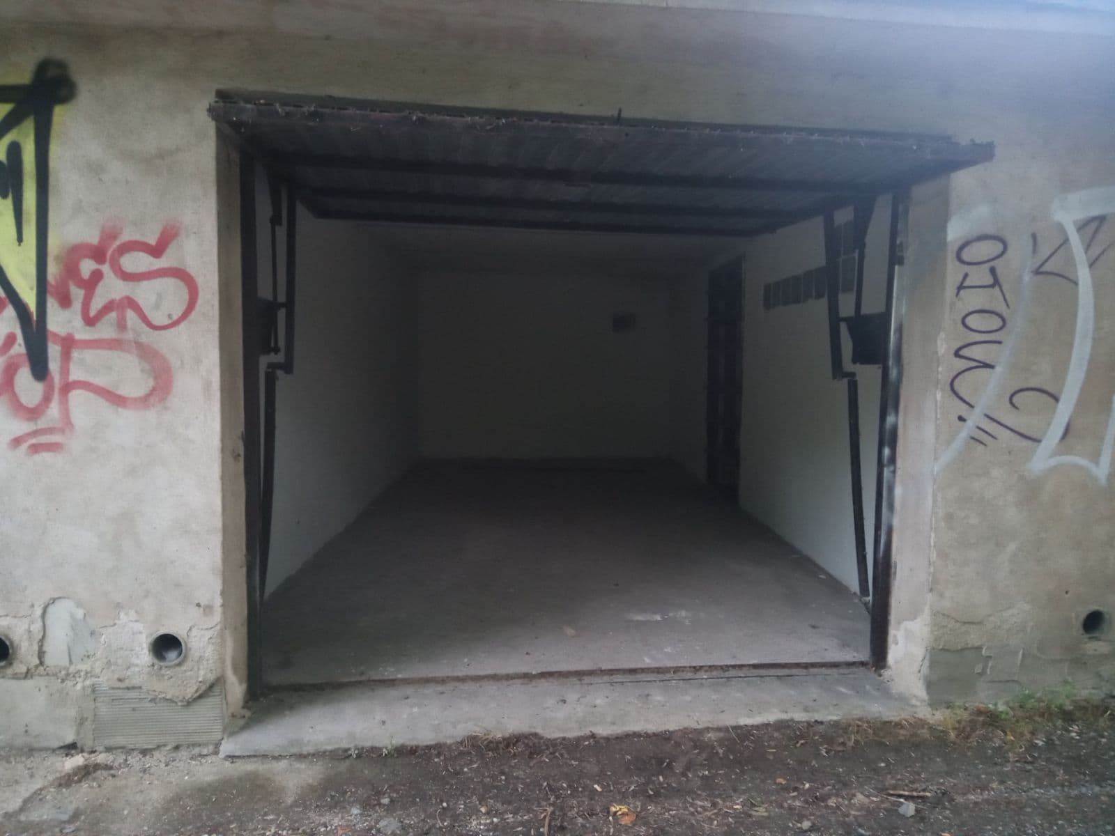 Prenájom garáže 20 m², Nad Kolčavkou, Praha, Praha Prenájom garáže 20 m², Nad Kolčavkou, Praha, Praha