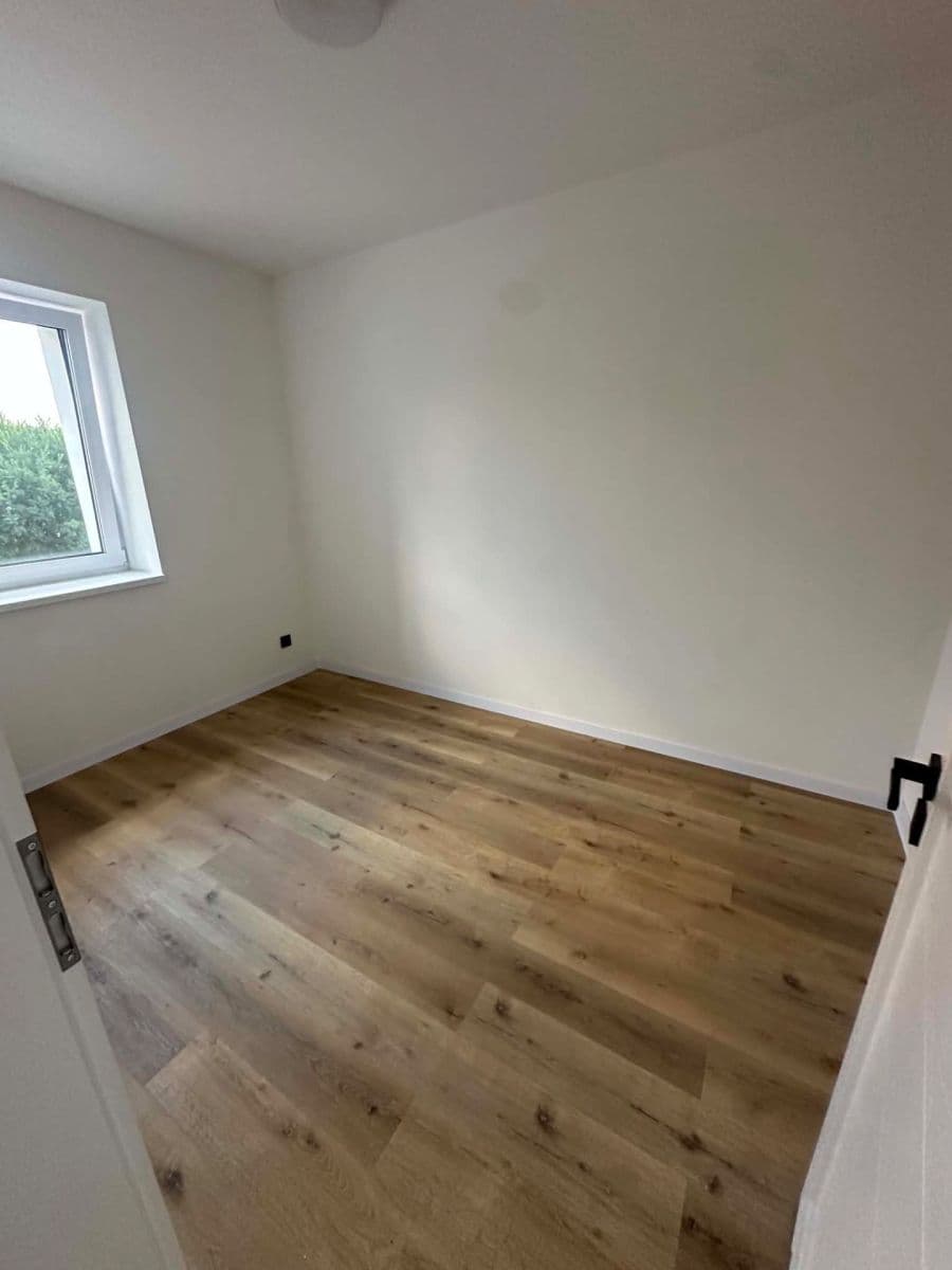 Prenájom bytu 2-izbový 42 m², Tlučenská kolonie, Tlučná, Plzeňský kraj Prenájom bytu 2-izbový 42 m², Tlučenská kolonie, Tlučná, Plzeňský kraj