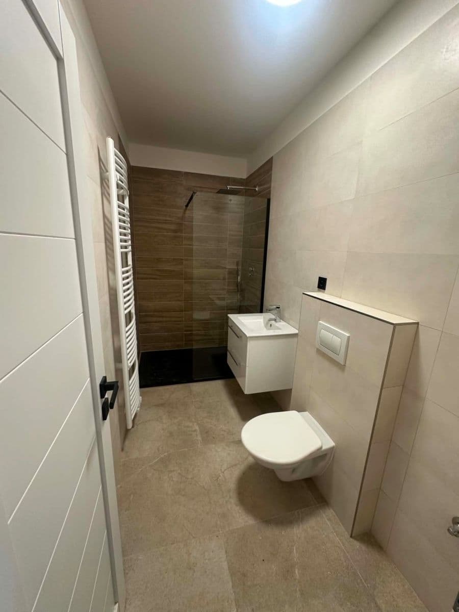 Prenájom bytu 2-izbový 42 m², Tlučenská kolonie, Tlučná, Plzeňský kraj Prenájom bytu 2-izbový 42 m², Tlučenská kolonie, Tlučná, Plzeňský kraj