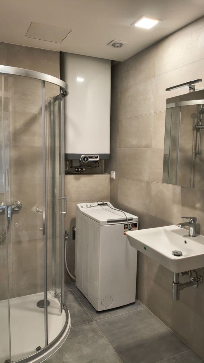 Prenájom bytu 1-izbový 45 m², Půlnoční, Praha, Praha Prenájom bytu 1-izbový 45 m², Půlnoční, Praha, Praha