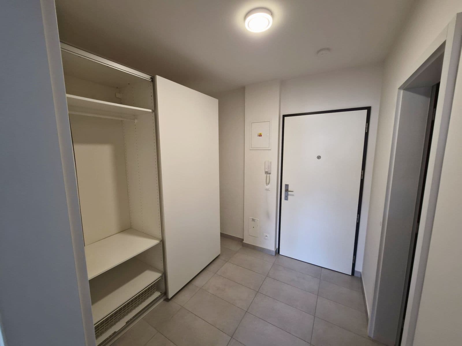 Prenájom bytu 1-izbový 38 m², Strnadových, Praha, Praha Prenájom bytu 1-izbový 38 m², Strnadových, Praha, Praha
