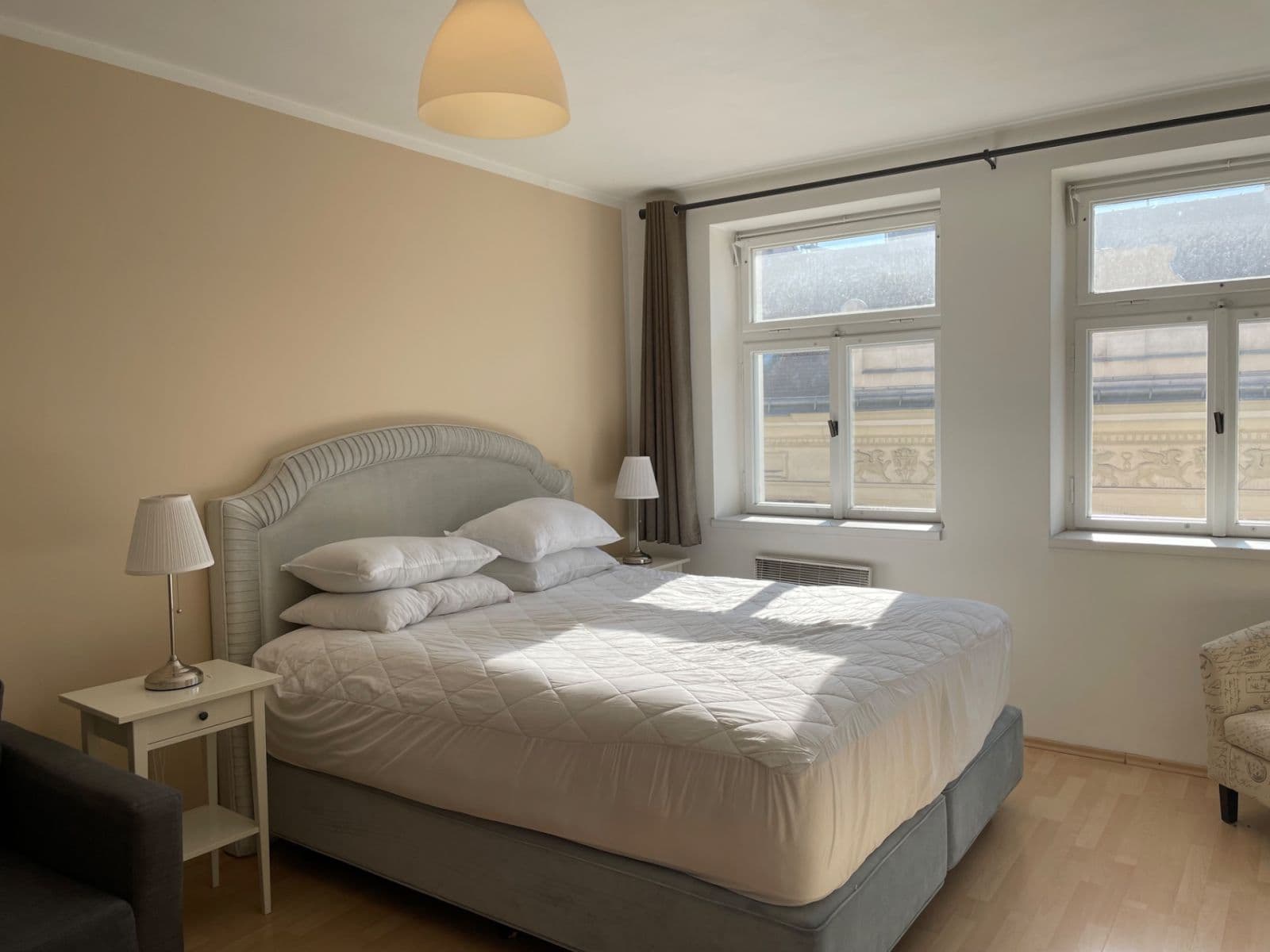 Prenájom bytu 1-izbový 37 m², Roháčova, Praha, Praha Prenájom bytu 1-izbový 37 m², Roháčova, Praha, Praha