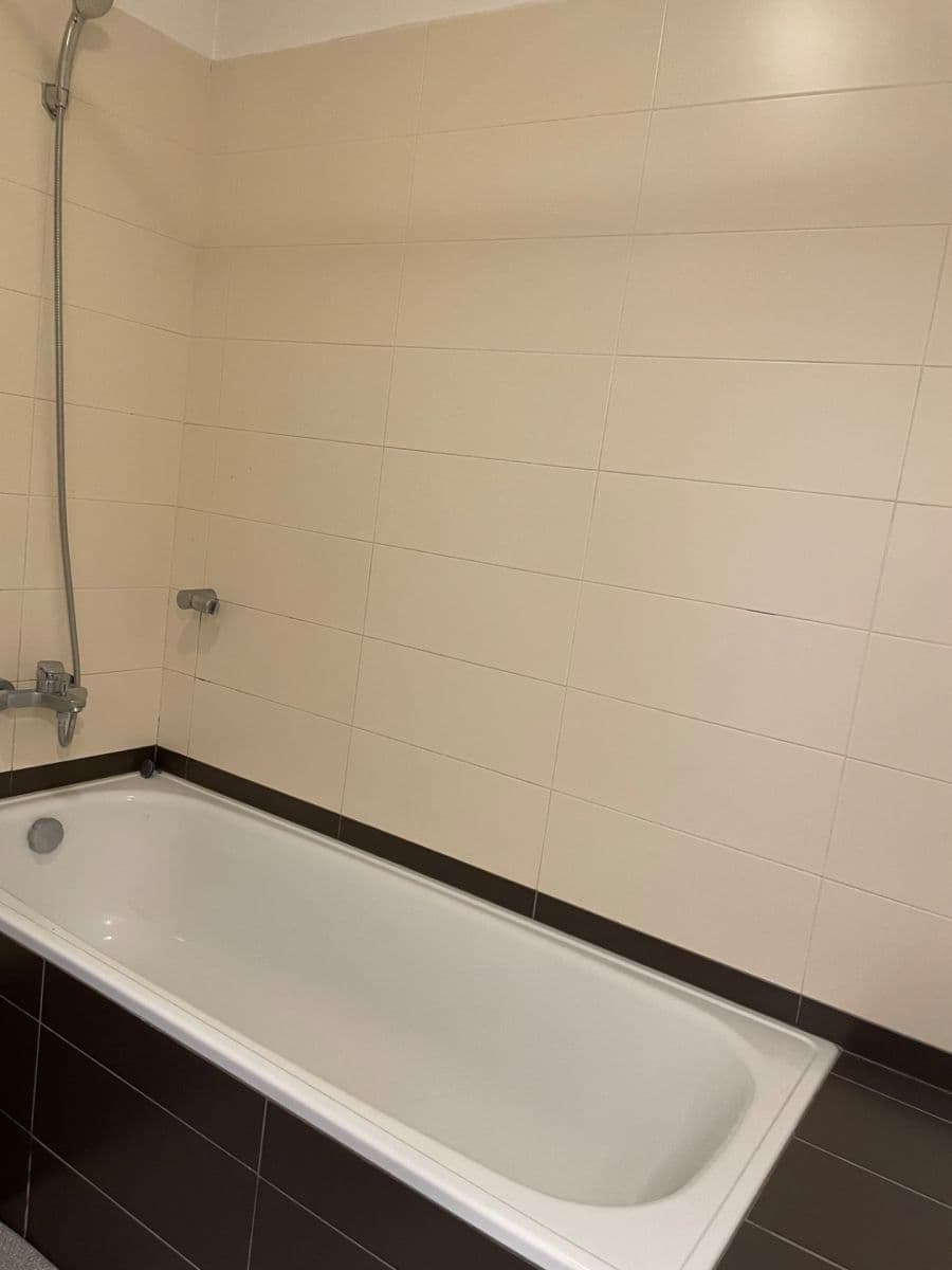 Prenájom bytu 1-izbový 37 m², Roháčova, Praha, Praha Prenájom bytu 1-izbový 37 m², Roháčova, Praha, Praha