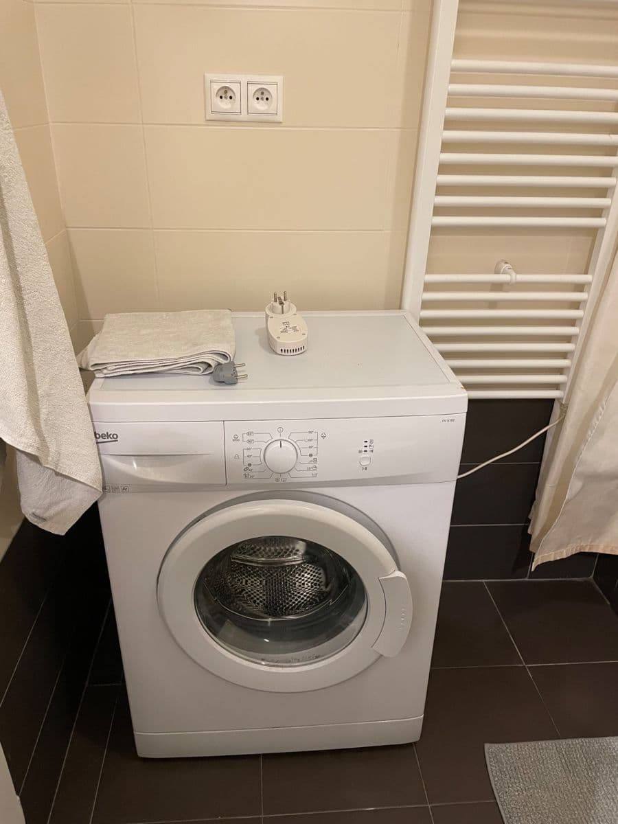 Prenájom bytu 1-izbový 37 m², Roháčova, Praha, Praha Prenájom bytu 1-izbový 37 m², Roháčova, Praha, Praha