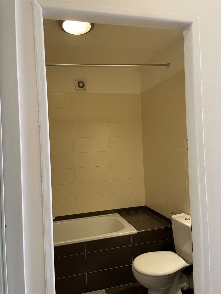 Prenájom bytu 1-izbový 37 m², Roháčova, Praha, Praha Prenájom bytu 1-izbový 37 m², Roháčova, Praha, Praha